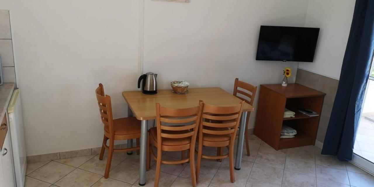 Aurora Apartments-Nin- 25M To The Beach Екстериор снимка