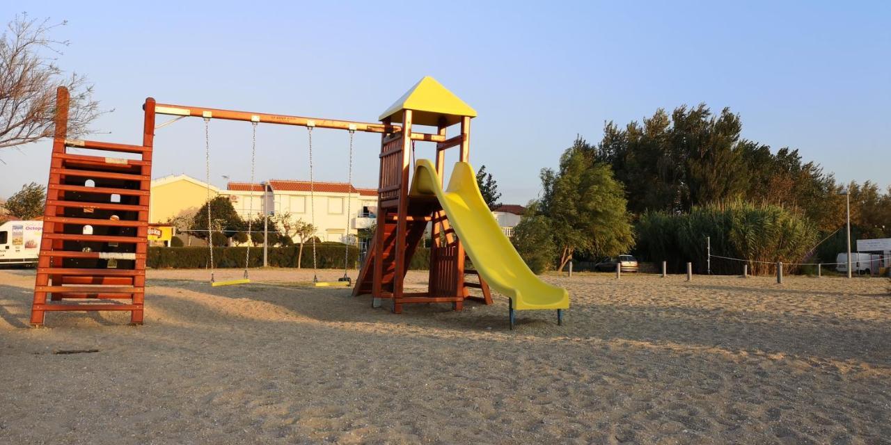 Aurora Apartments-Nin- 25M To The Beach Екстериор снимка